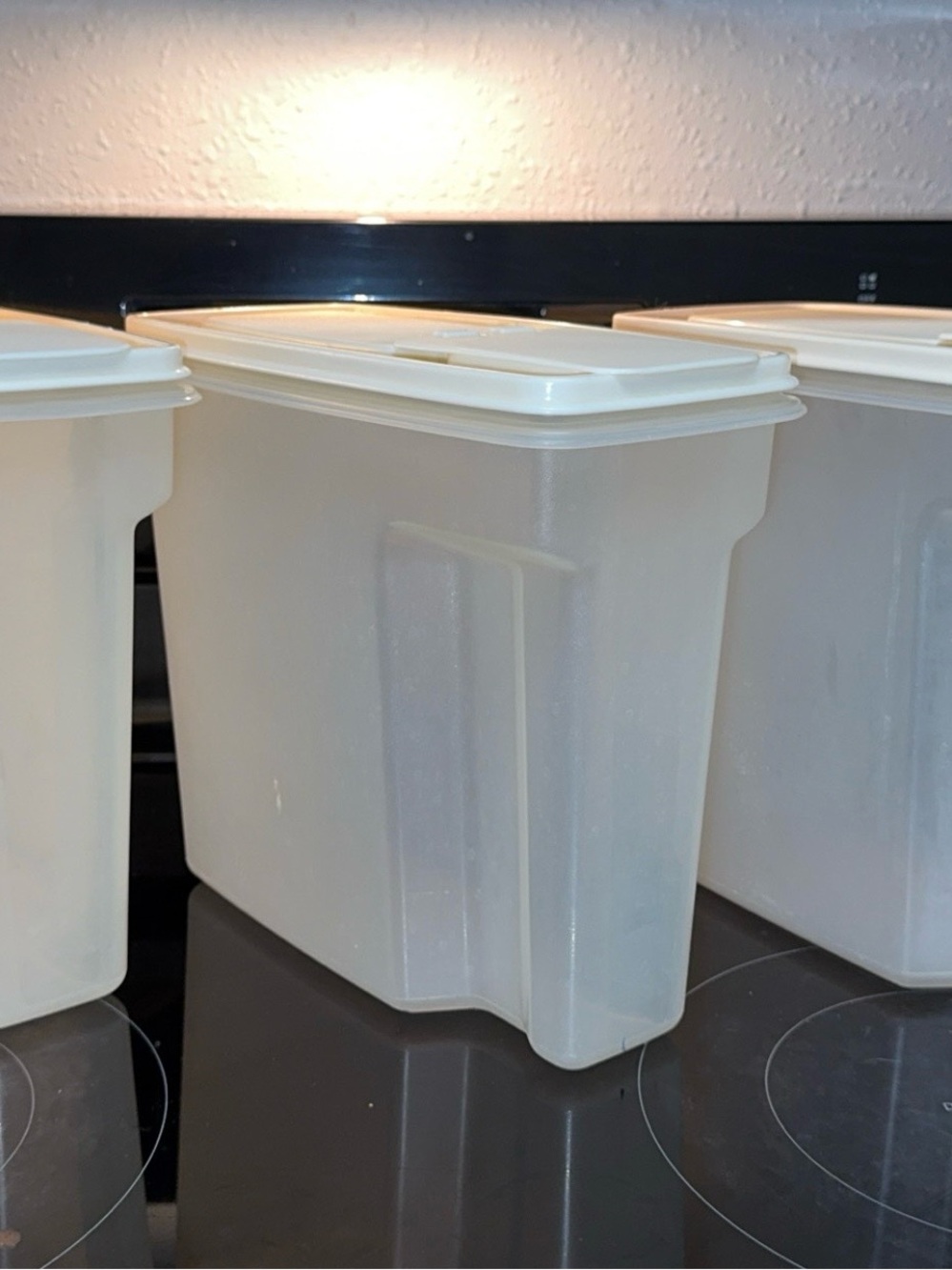 VTG Rubbermaid Plastic Food Storage Containers x3 with Lid - Cream